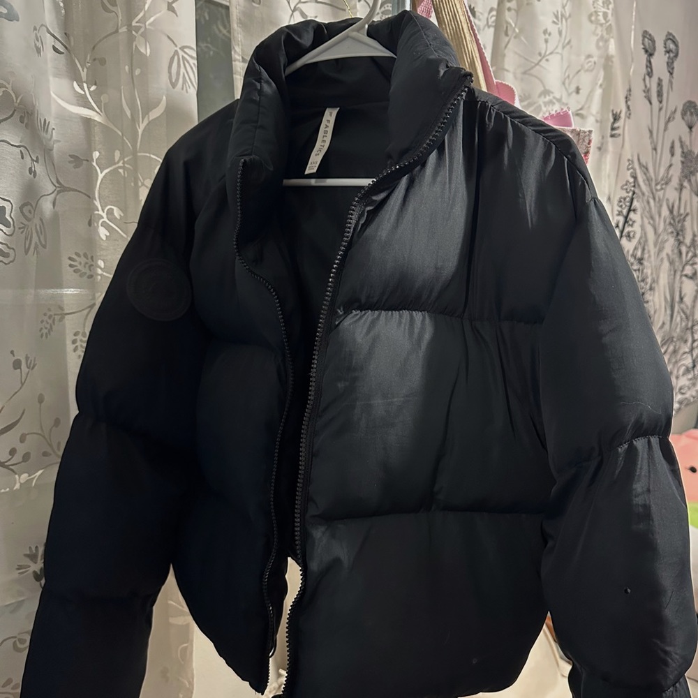 Black cropped puffer jacket